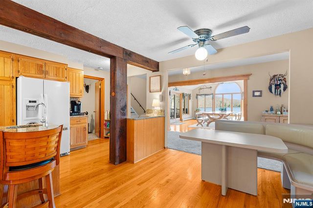 70 Harrison Lane, Bloomingdale, NJ 07403