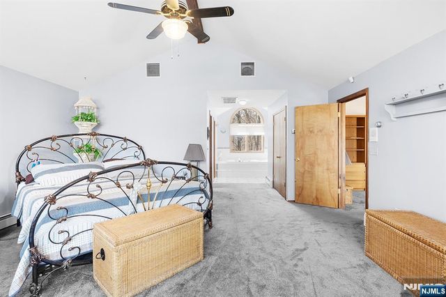 70 Harrison Lane, Bloomingdale, NJ 07403