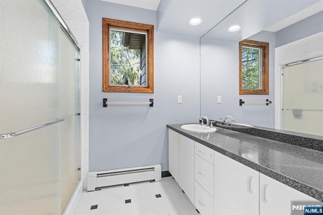 70 Harrison Lane, Bloomingdale, NJ 07403