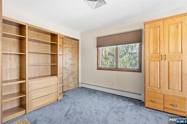 70 Harrison Lane, Bloomingdale, NJ 07403