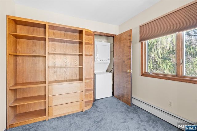 70 Harrison Lane, Bloomingdale, NJ 07403