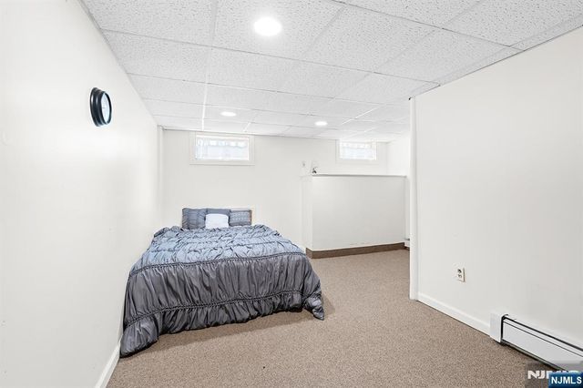 70 Harrison Lane, Bloomingdale, NJ 07403