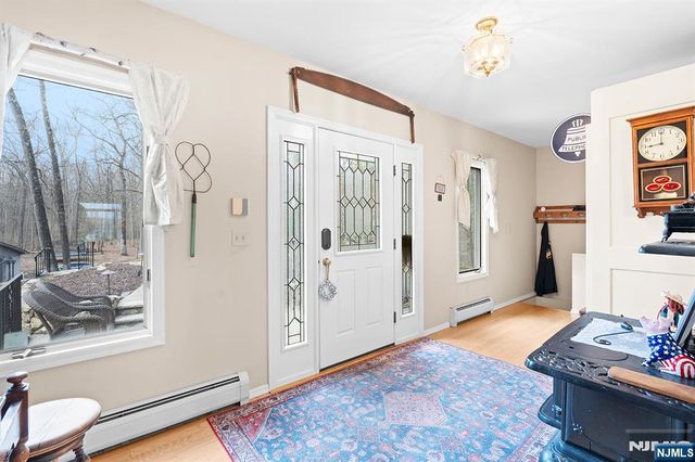 70 Harrison Lane, Bloomingdale, NJ 07403