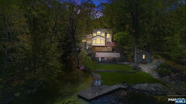 70 Harrison Lane, Bloomingdale, NJ 07403