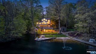 70 Harrison Lane, Bloomingdale, NJ 07403