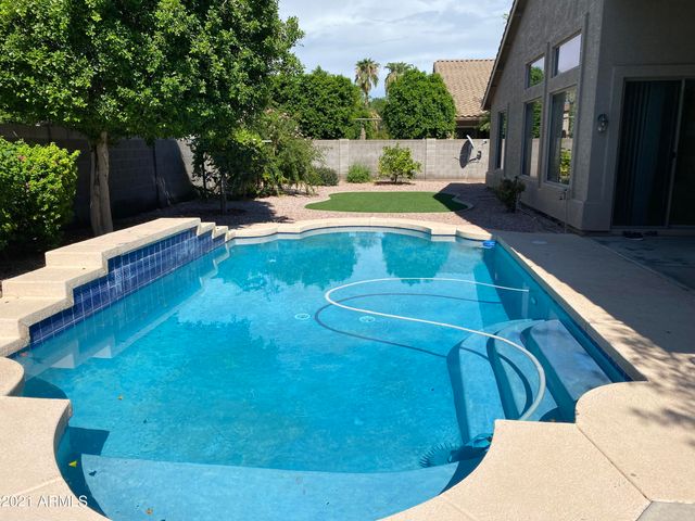 2350 W MAPLEWOOD Street, Chandler, AZ 85248