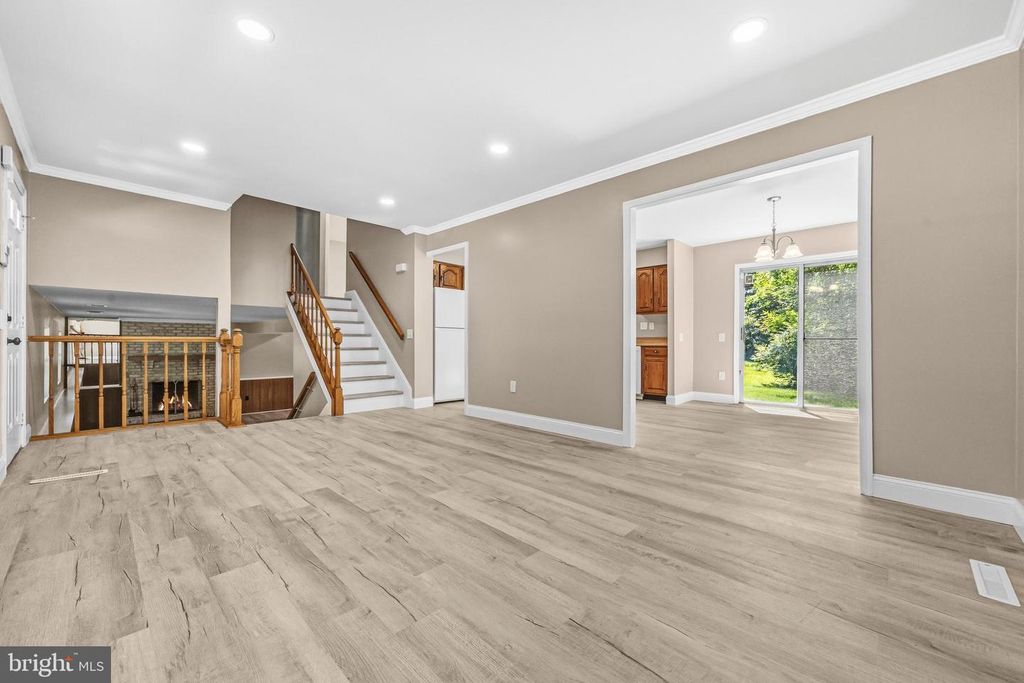 Image 7 of property listing at 10107 SNOWDEN RD, Laurel, MD 20708