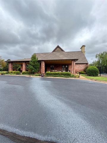 909 Villas Creek Drive, Edmond, OK 73003