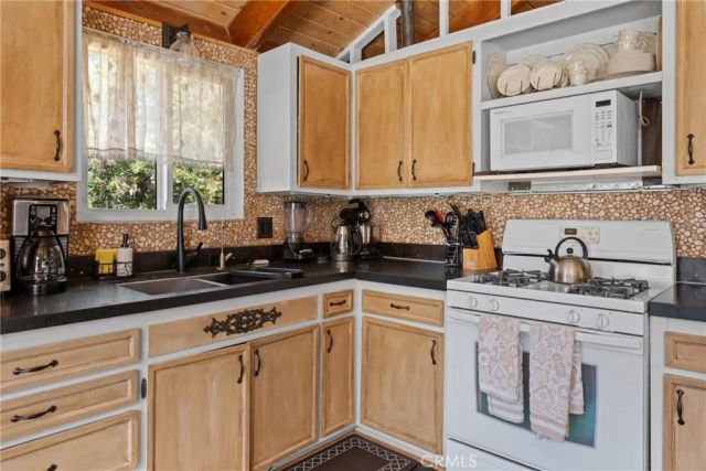 29199 Lake Brook, Cedar Glen, CA 92321