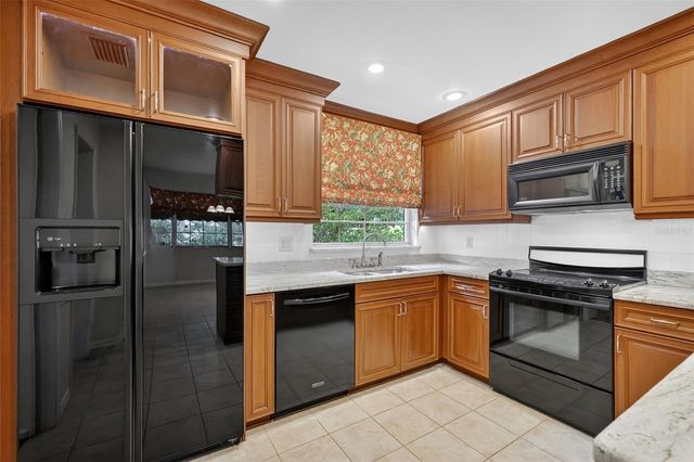 2000 COUNTRY CLUB DRIVE, Eustis, FL 32726