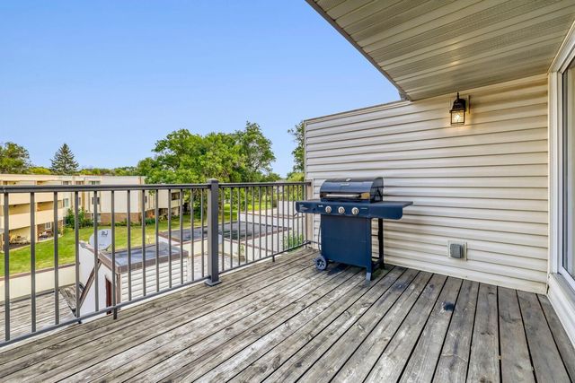 10720 Rockford Road 305, Plymouth, MN 55442