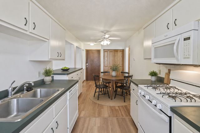10720 Rockford Road 305, Plymouth, MN 55442