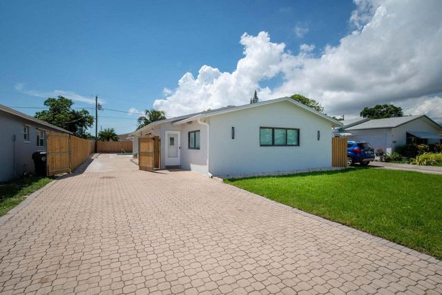 524 NW 53rd Street, Boca Raton, FL 33487