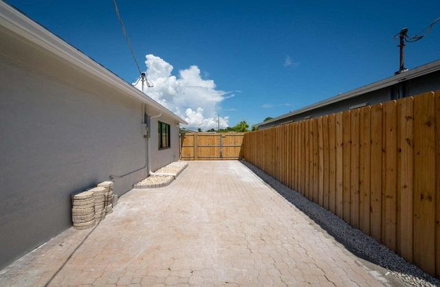 524 NW 53rd Street, Boca Raton, FL 33487