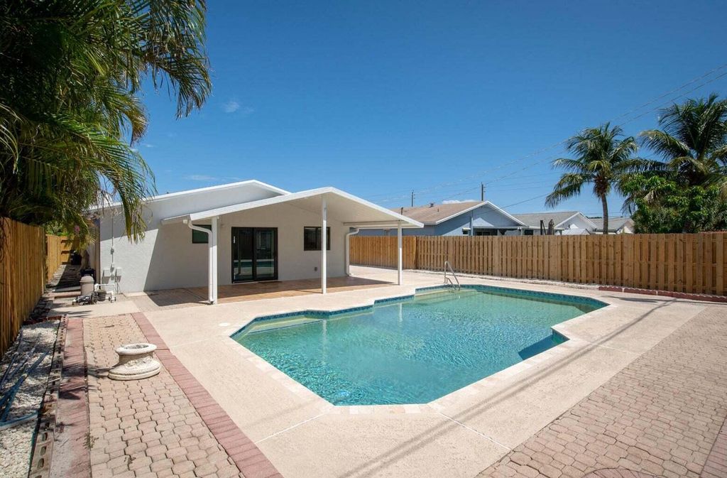 524 NW 53rd Street, Boca Raton, FL 33487
