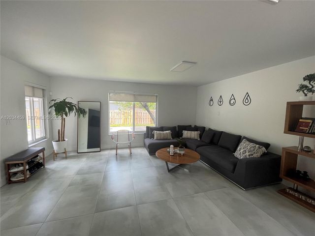 5733 NW 100th Court, Doral, FL 33178