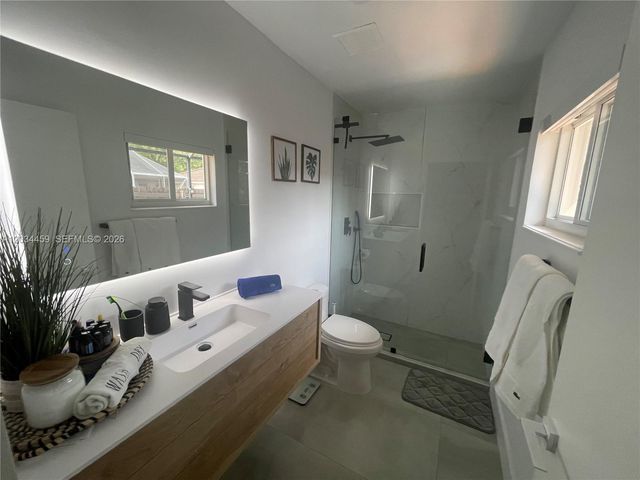 5733 NW 100th Court, Doral, FL 33178