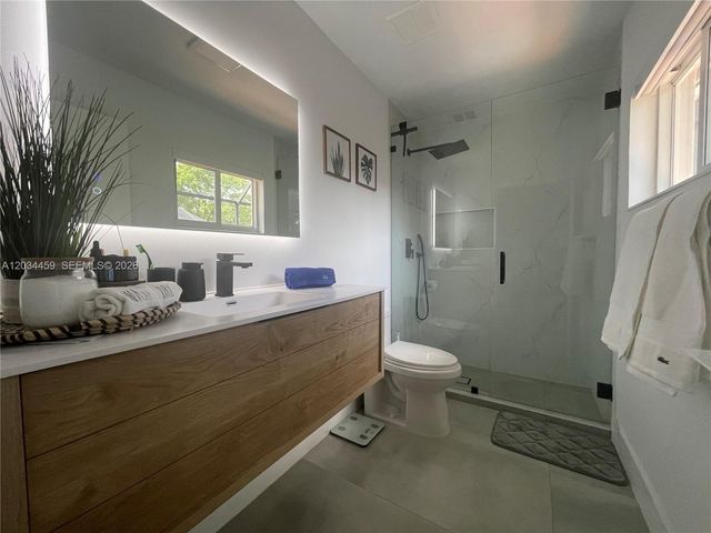 5733 NW 100th Court, Doral, FL 33178
