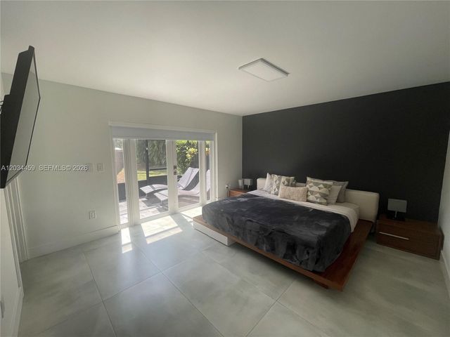 5733 NW 100th Court, Doral, FL 33178