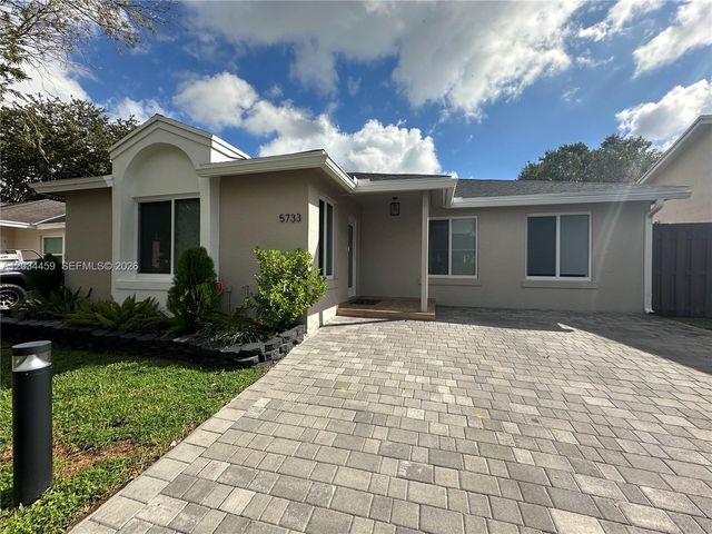 5733 NW 100th Court, Doral, FL 33178