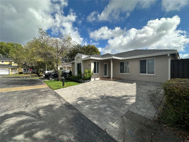 5733 NW 100th Court, Doral, FL 33178