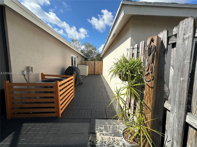 5733 NW 100th Court, Doral, FL 33178