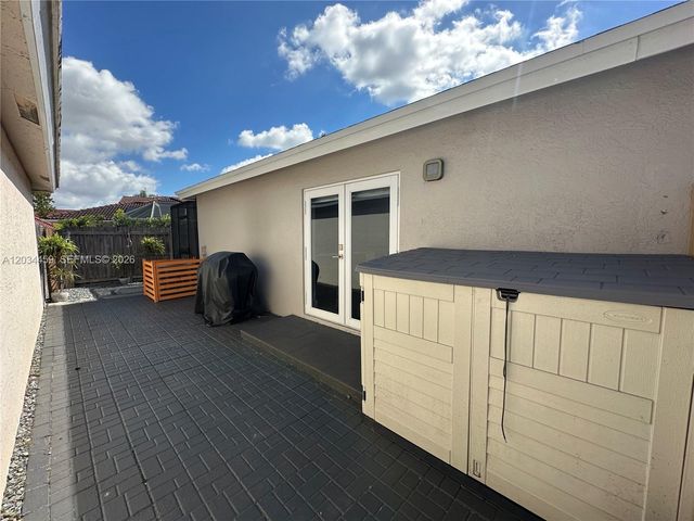 5733 NW 100th Court, Doral, FL 33178