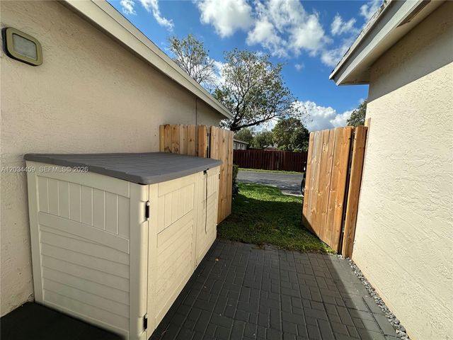 5733 NW 100th Court, Doral, FL 33178