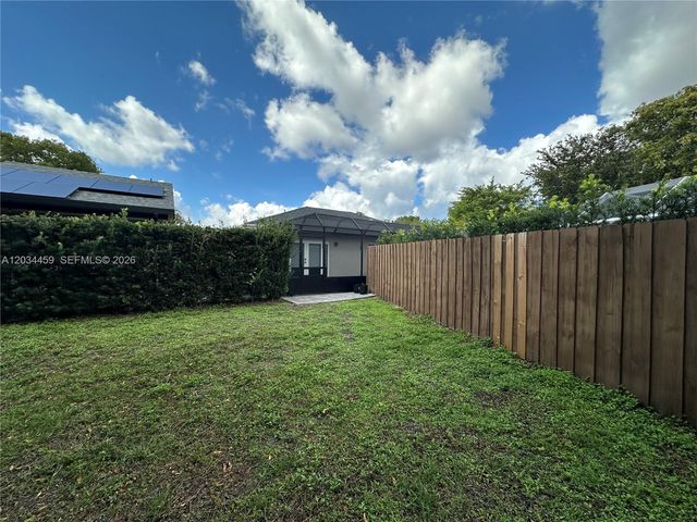 5733 NW 100th Court, Doral, FL 33178