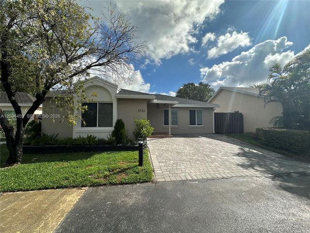 5733 NW 100th Court, Doral, FL 33178