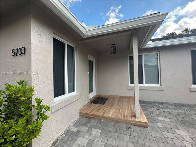 5733 NW 100th Court, Doral, FL 33178