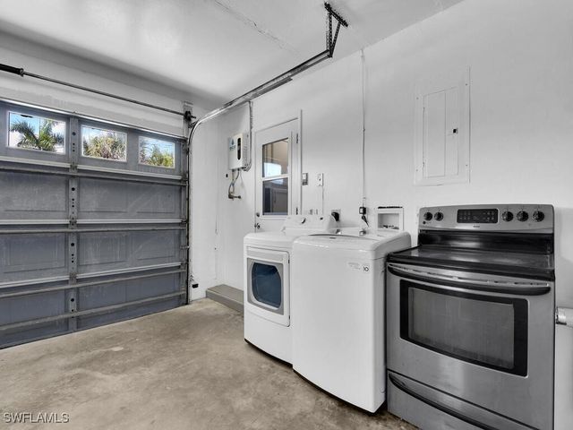 834 Santa Barbara BLVD, Cape Coral, FL 33991