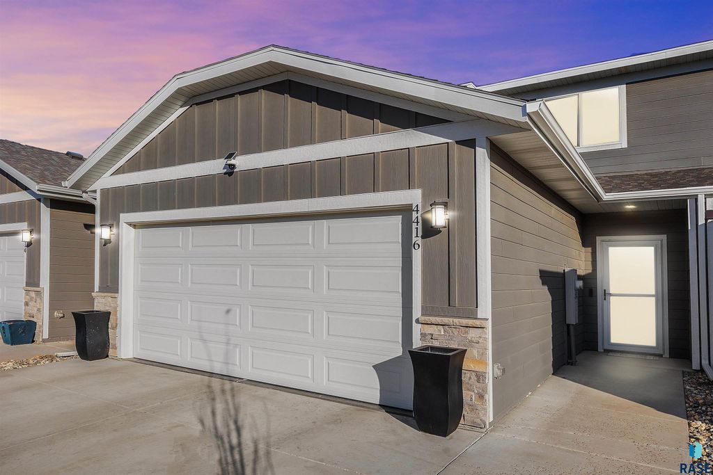 4416 E Whisper Ridge Pl Place, Sioux Falls, SD 57108