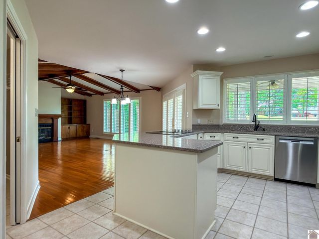 1517 Gleneagles, Paducah, KY 42001