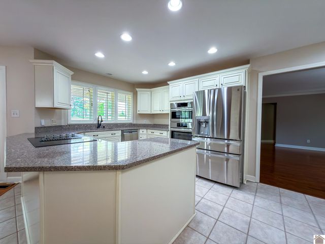 1517 Gleneagles, Paducah, KY 42001