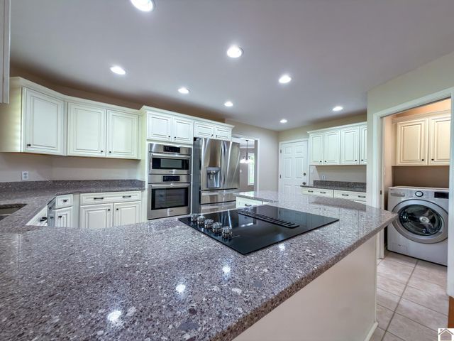 1517 Gleneagles, Paducah, KY 42001