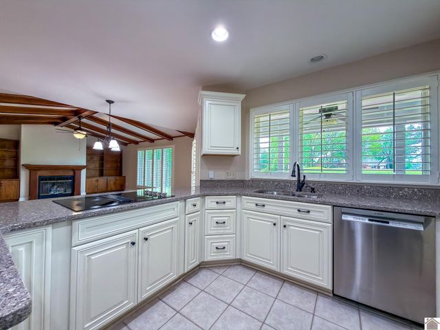 1517 Gleneagles, Paducah, KY 42001