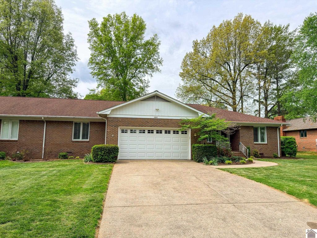 1517 Gleneagles, Paducah, KY 42001