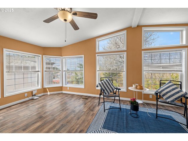 735 Sw SUNSET Way, Troutdale, OR 97060