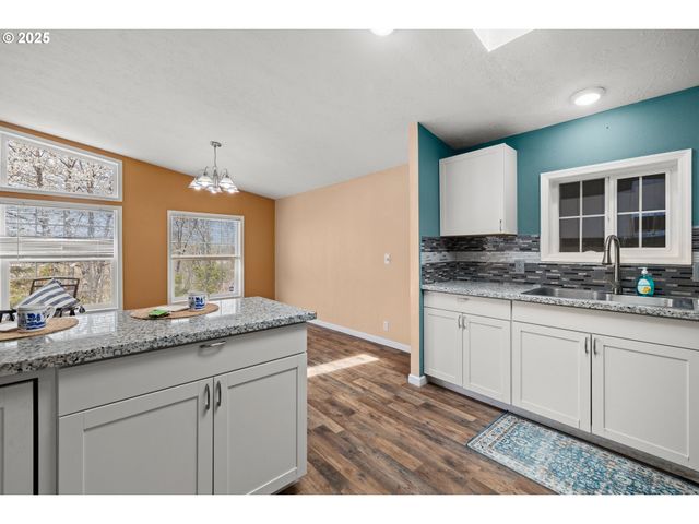 735 Sw SUNSET Way, Troutdale, OR 97060