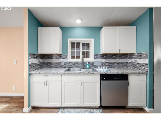 735 Sw SUNSET Way, Troutdale, OR 97060