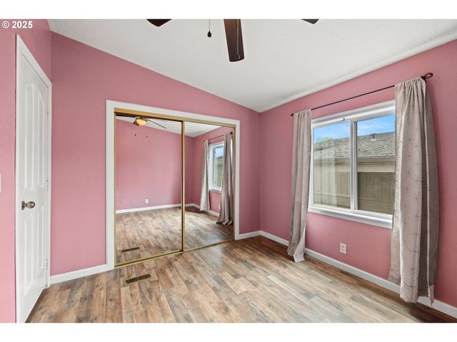 735 Sw SUNSET Way, Troutdale, OR 97060