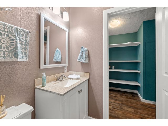 735 Sw SUNSET Way, Troutdale, OR 97060