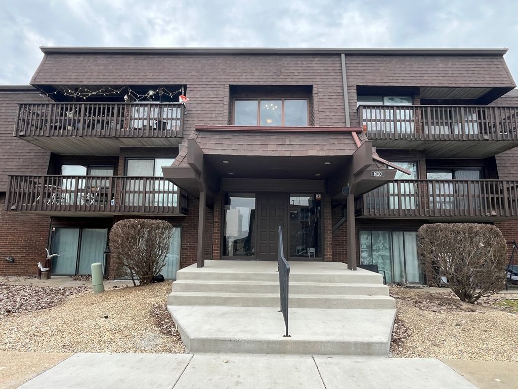 1620 Richmond Circle 306, Joliet, IL 60435