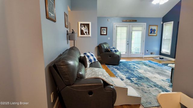 116 Waverly Dr, Bardstown, KY 40004