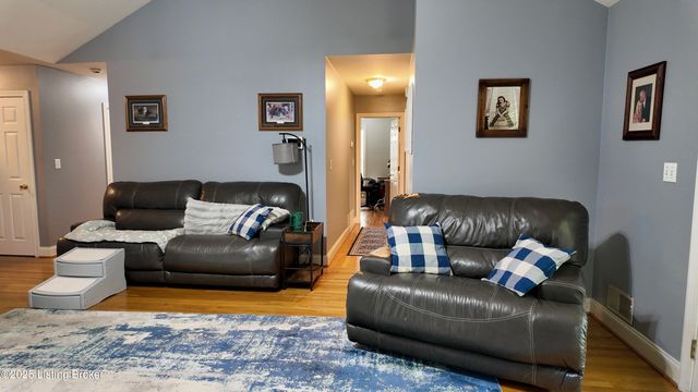 116 Waverly Dr, Bardstown, KY 40004