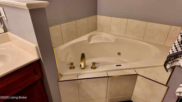 116 Waverly Dr, Bardstown, KY 40004