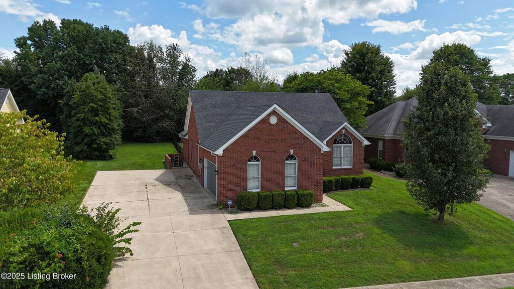 116 Waverly Dr, Bardstown, KY 40004