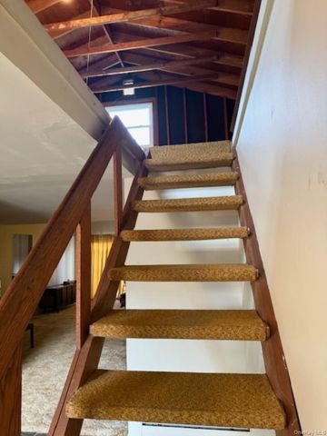 5431 Expressway Drive N, Holtsville, NY 11742