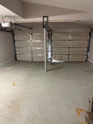 5431 Expressway Drive N, Holtsville, NY 11742